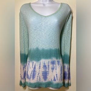 Lightweight dressy casual tie dye shirt 💙